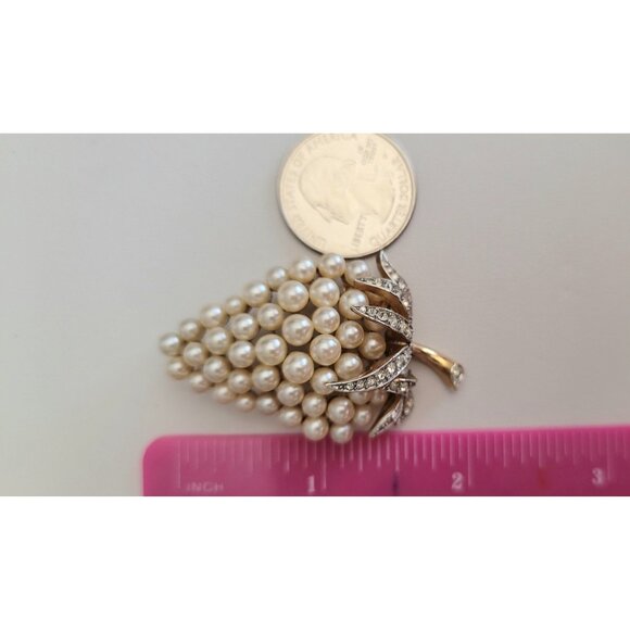 Trifari Gold Tone Clear Rhinestone Faux Pearl Grape Cluster Brooch, Signed M540 - Picture 5 of 6